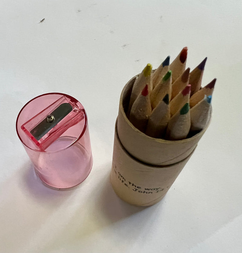 VM6 - 12 Short Colouring Pencils & Sharpener
